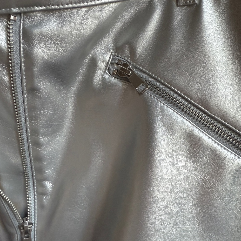 Wild Fable Silver Faux Leather Mini Skirt – Size S - Picture 3 of 4